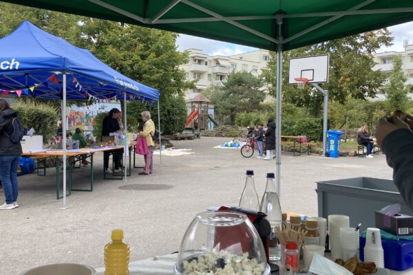 Mit Popcorn und Kaffee am Quartierfest