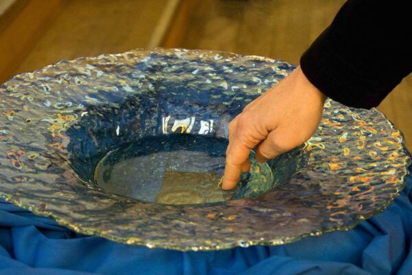 Eucharistiefeier mit Tauferneuerung der Erstkommunikanten und Firmanden